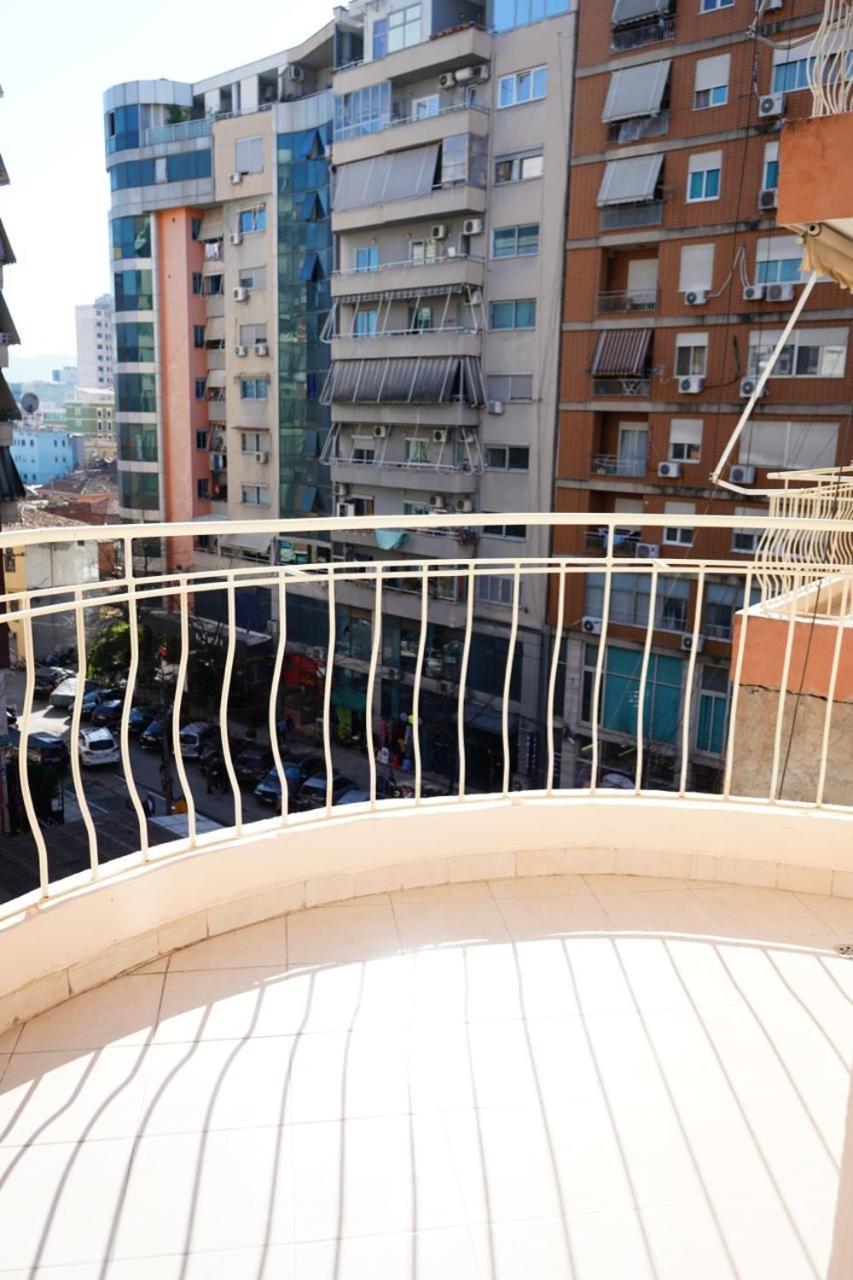 New Bazaar Bliss Apartment ติรานา ภายนอก รูปภาพ