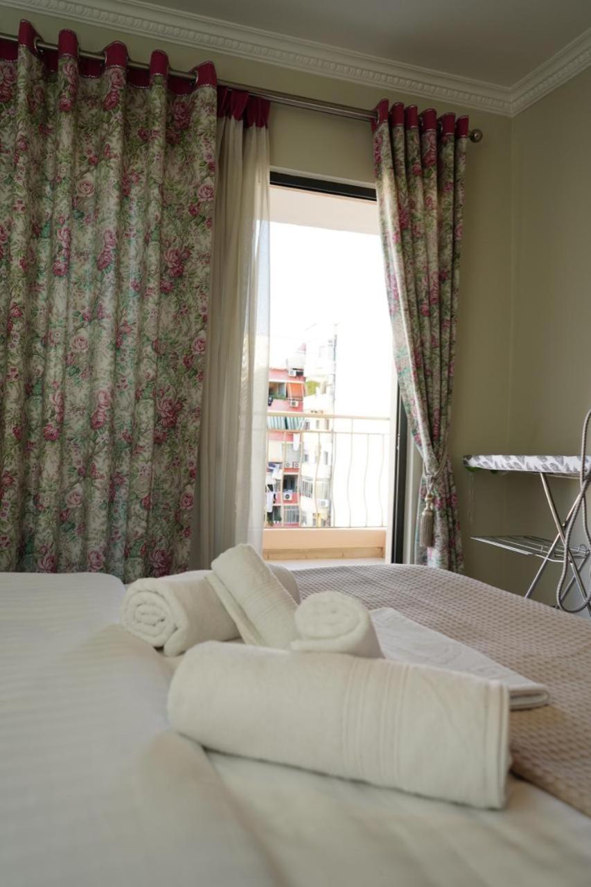 New Bazaar Bliss Apartment ติรานา ภายนอก รูปภาพ