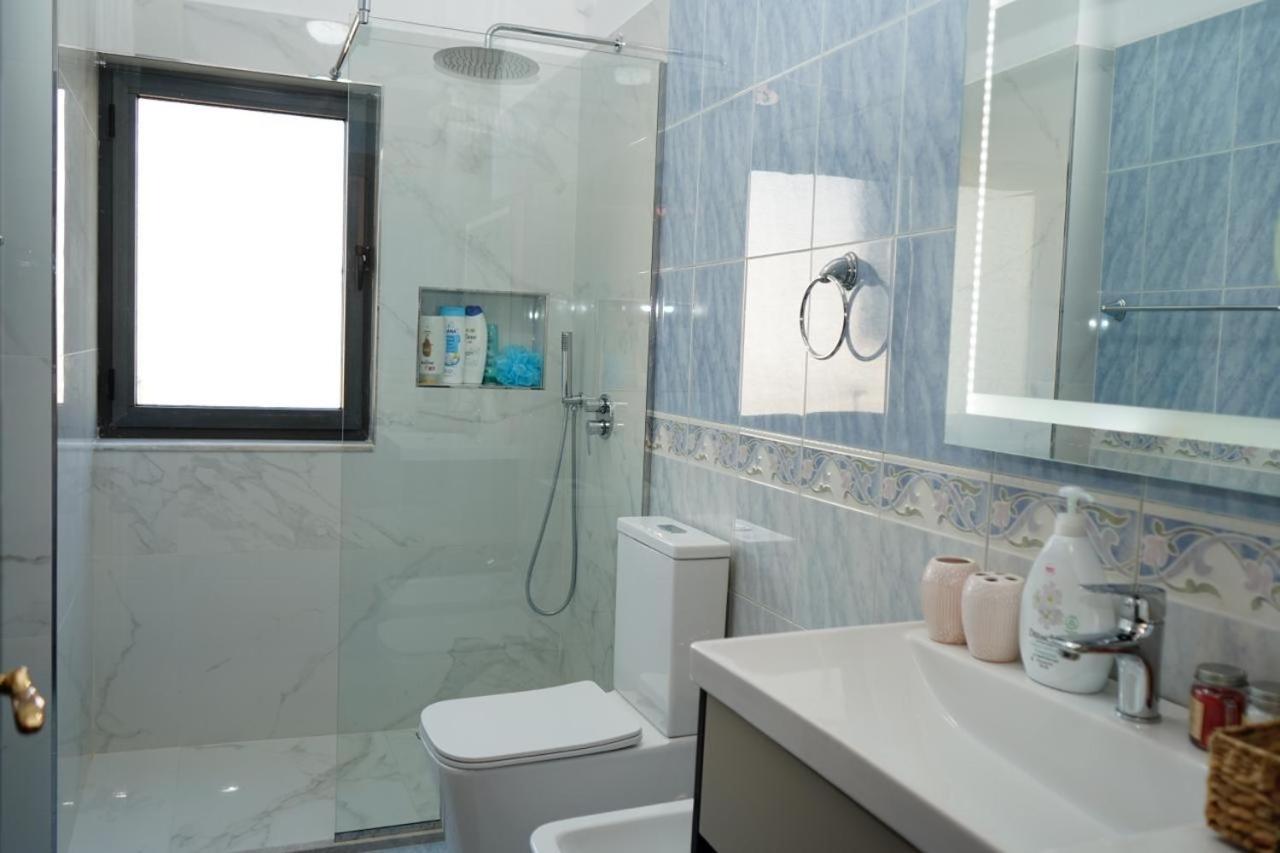 New Bazaar Bliss Apartment ติรานา ภายนอก รูปภาพ